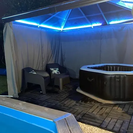 Avec Piscine Et Jacuzzi Апартаменты *